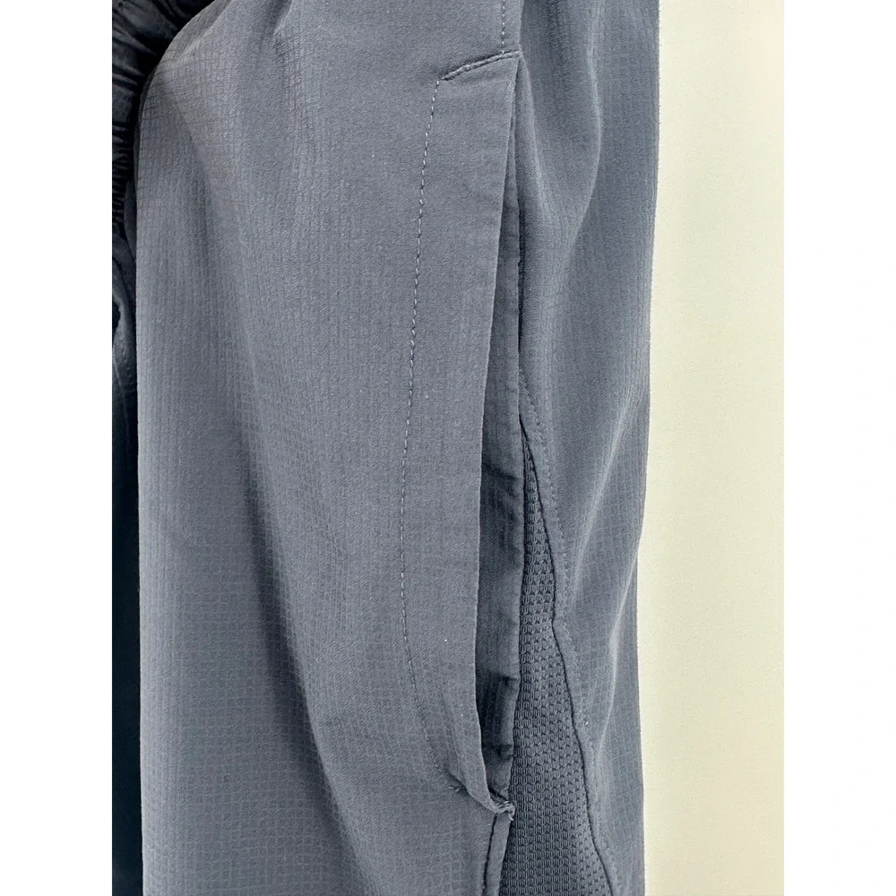 Under Armour Mens Medium Gray Fitted Athletic Training Shorts Grid Texture 8in